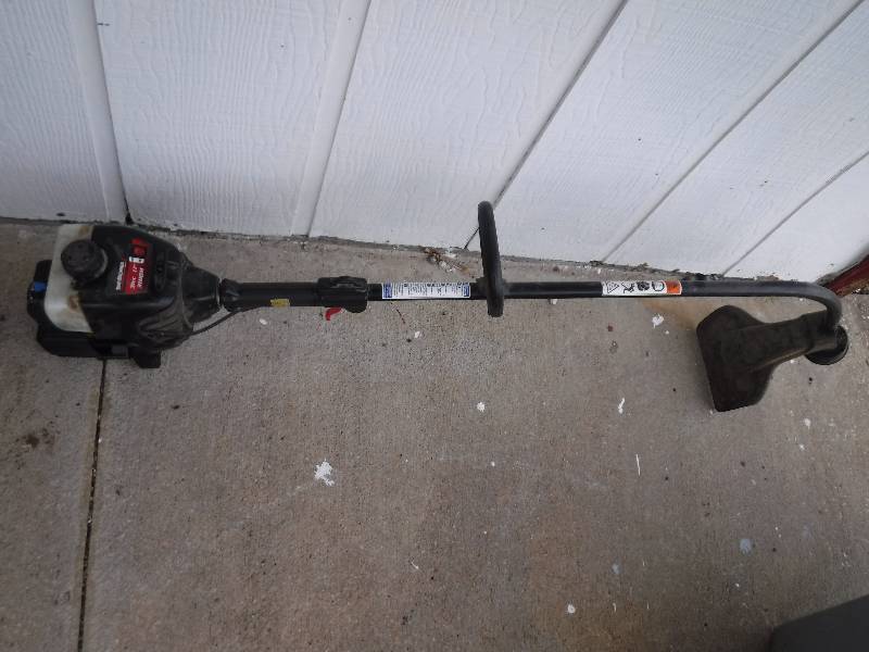 lot 6535 image: weed trimmer starts and runs