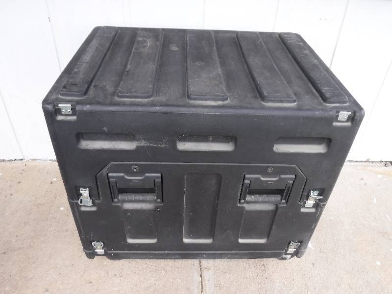 lot 6540 image: SKB orange ca speaker case msrp over $200