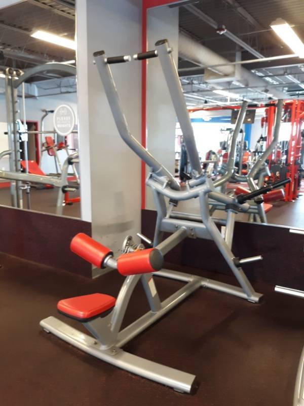 lot 1555 image: Matrix Lat Pulldown Model MG-PL33 Max User Weight 350Lbs Max