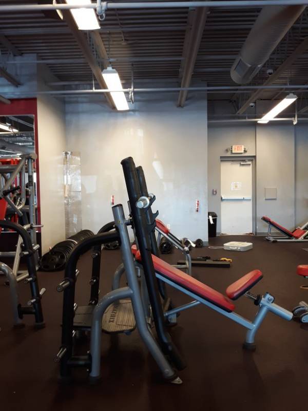 lot 1558 image: Matrix Breaker Olympic Incline Bench Model MG-A679-03 Max User Weight 400 Lbs