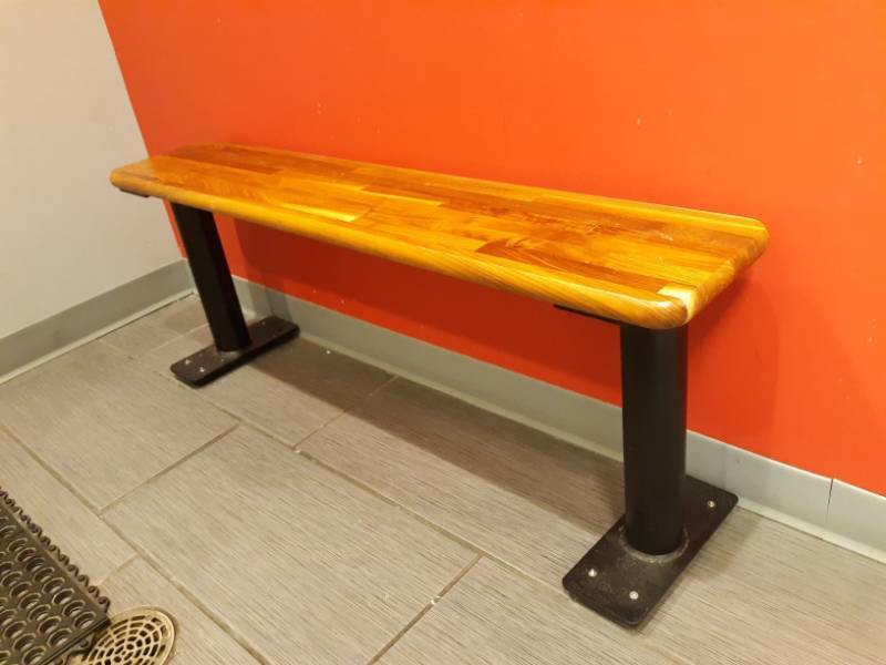 lot 1670 image: Wooden Bench