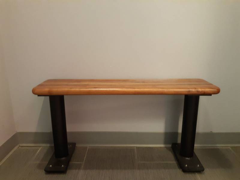 lot 1675 image: Wooden Bench