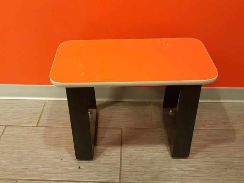 lot 1677 image: Red Bench