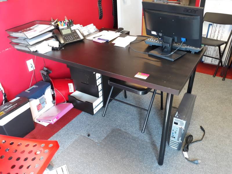 lot 1694 image: Desk, Not Including Contents