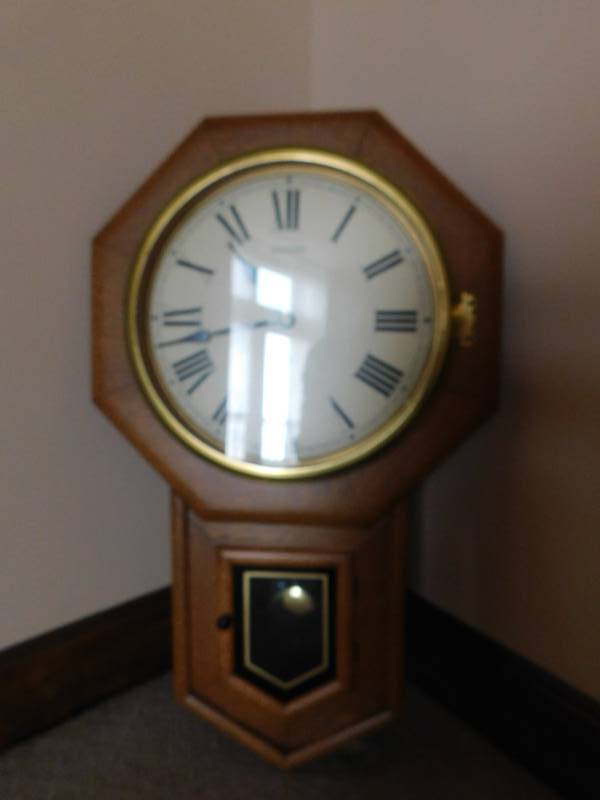 lot 3371 image: Sessions Wood Clock
