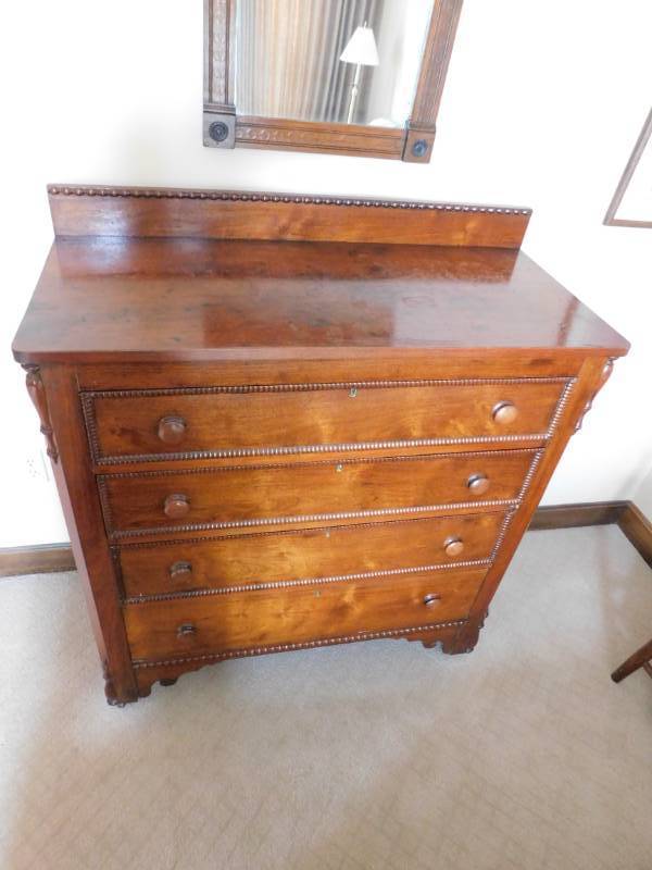 lot 3379 image: Wood Dresser with 4 Drawers