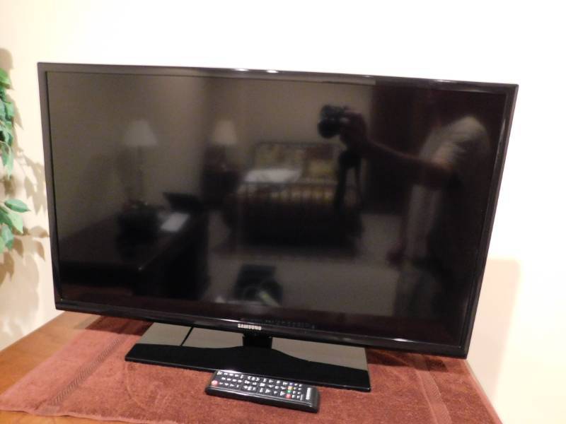 lot 3388 image: Samsung Flatscreen TV
