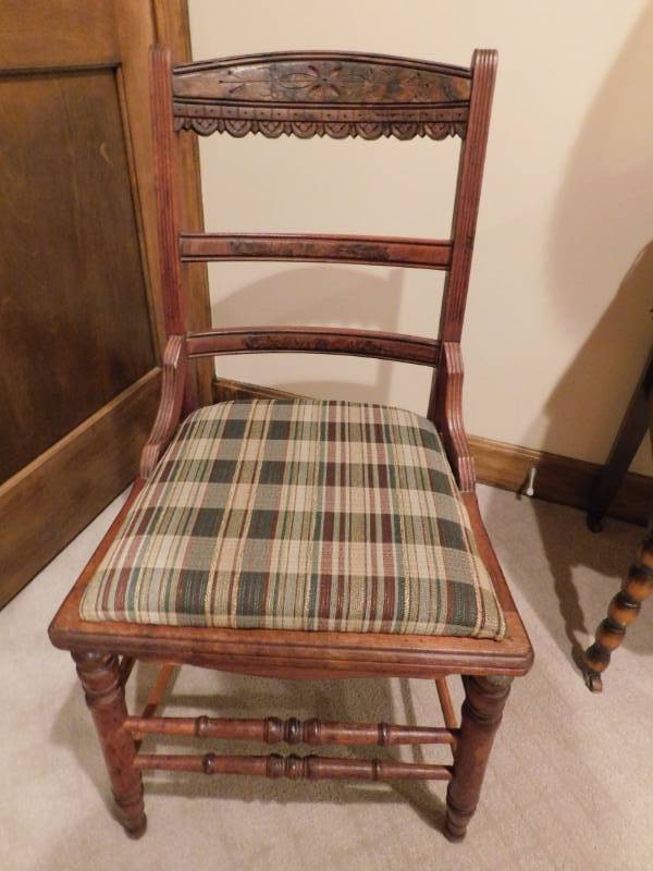 lot 3390 image: Wood Chair with Cloth Cushion