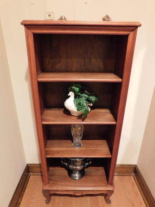 lot 3403 image: Wood Shelf