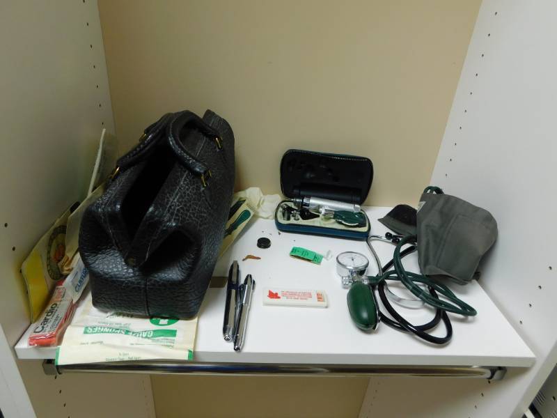 lot 3411 image: Physicians Bag and Instruments
