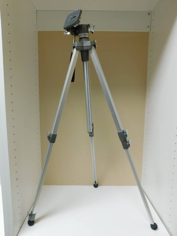 lot 3413 image: Metal Tipod