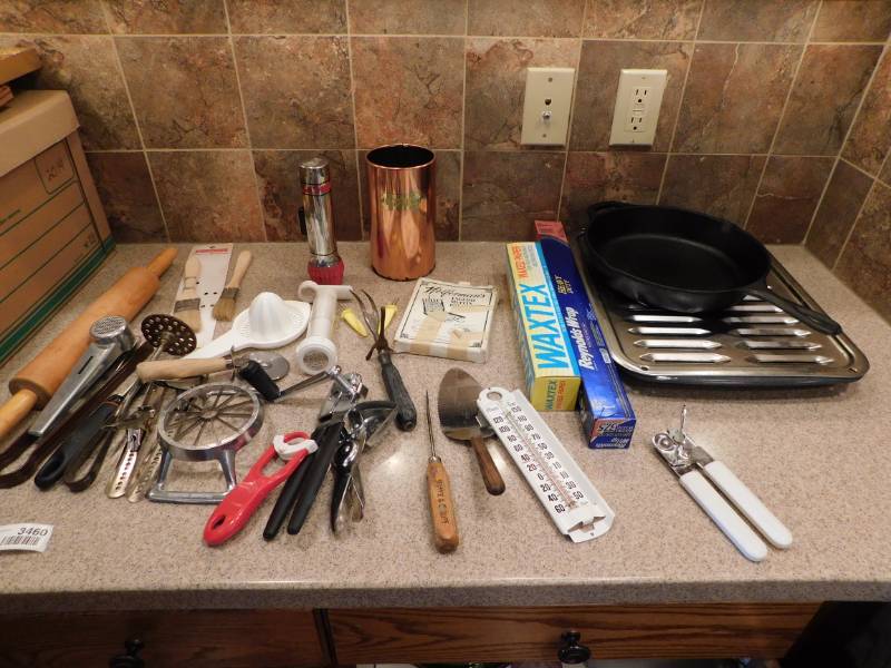 lot 3460 image: Large Lot of Kitchen Utensils and Pans