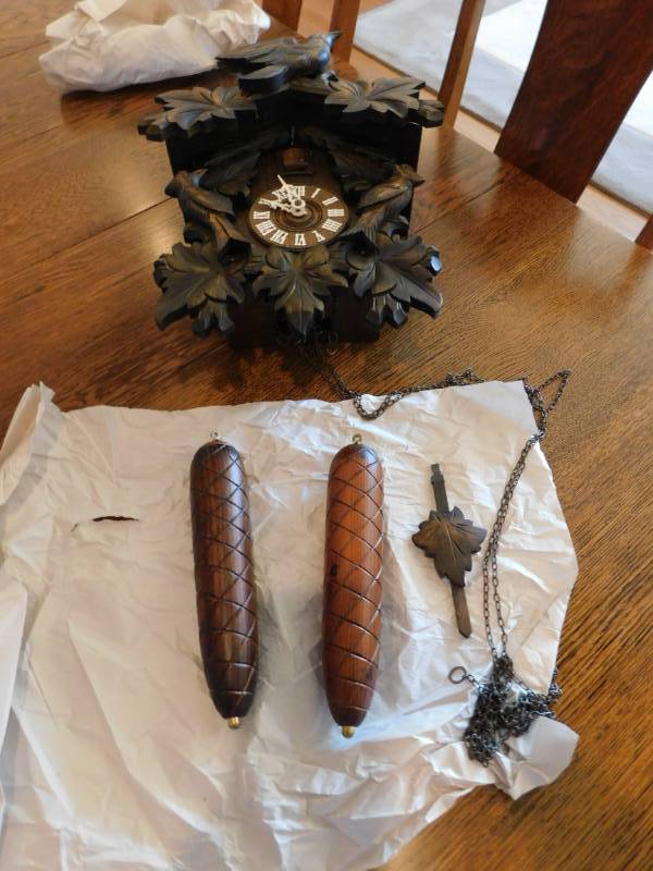 lot 3473 image: Cucco Wood Clock