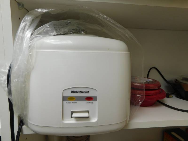 lot 3480 image: Oyster Automatic Cooker, Nutritionist Rice Cooker, Mini Food Processor, 2 Engravers and Disposable Fuel Cartridges