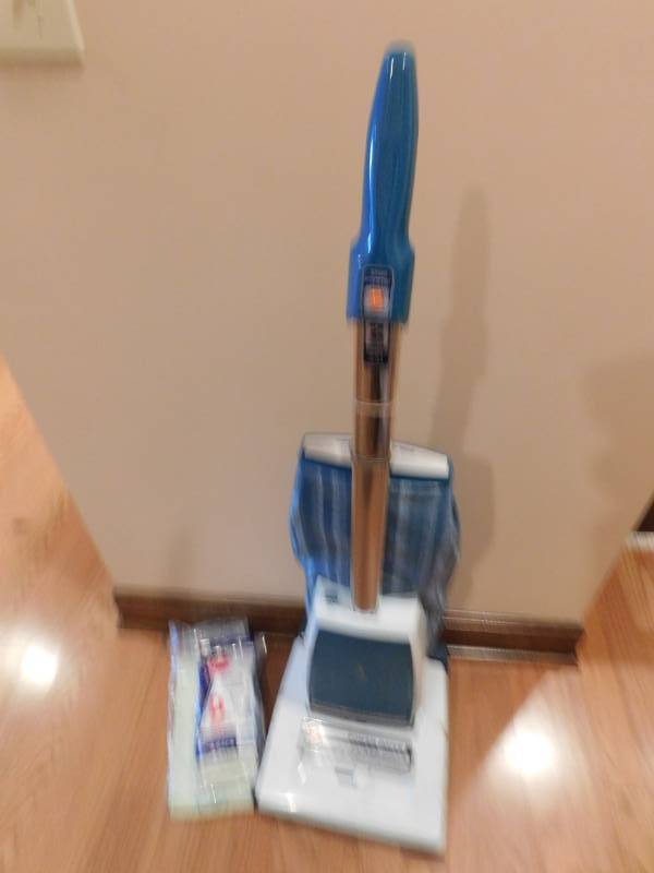 lot 3487 image: Hoover Automatic Power Drive Vacumn Cleaner