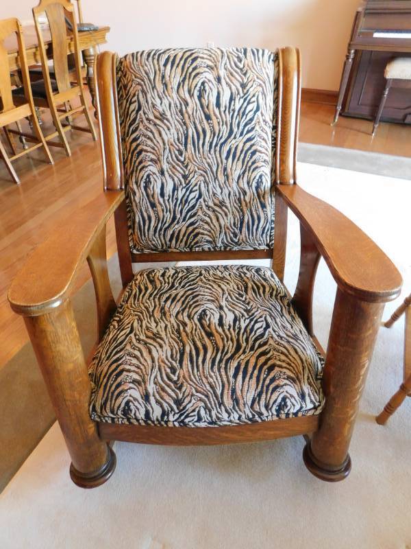lot 3330 image: Wood Rocking Chair with Cloth Cushions