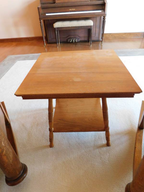 lot 3332 image: Wood End Table