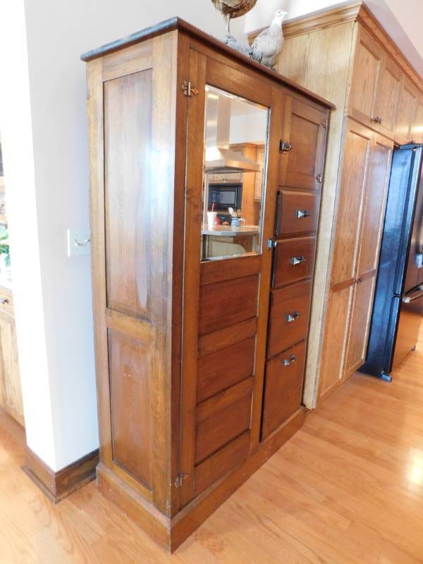 lot 3333 image: Wood Wine Cabinet with 2 Doors and 4 Drawers