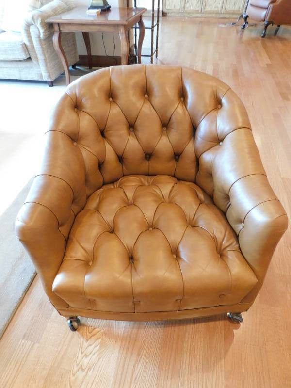 lot 3336 image: Leather Chair