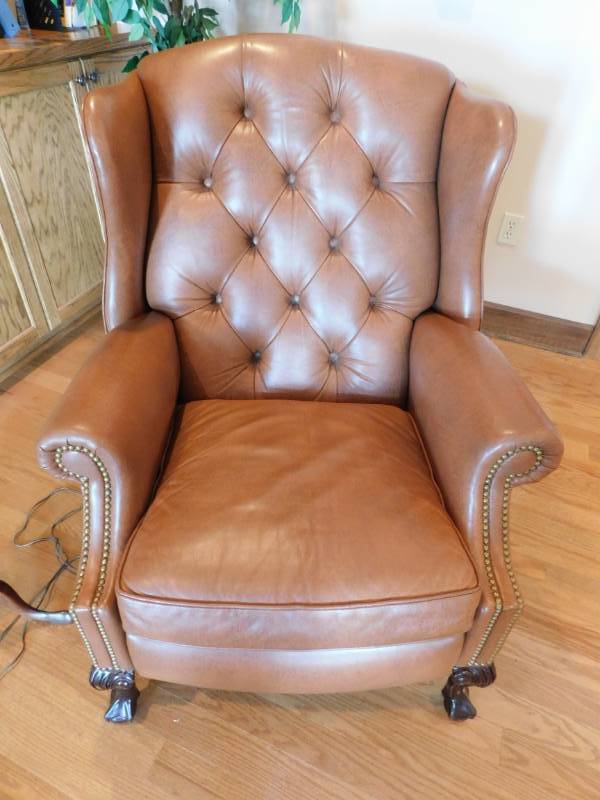 lot 3344 image: Hancock & Moore Fine Furniture