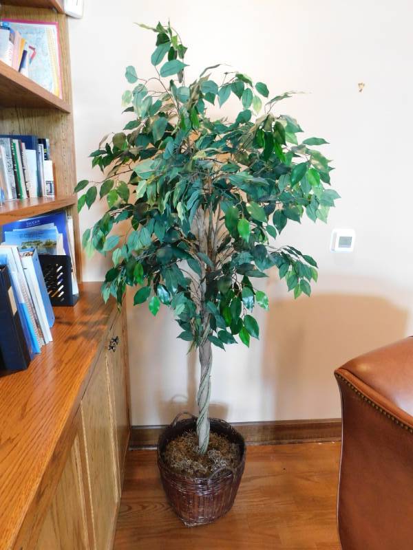 lot 3345 image: Imitation Tree