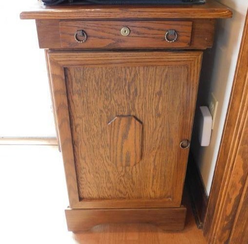 lot 3350 image: Wood Cabinet with 1 Door and Drawer