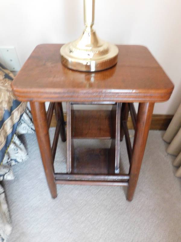 lot 3578 image: Wood Table
