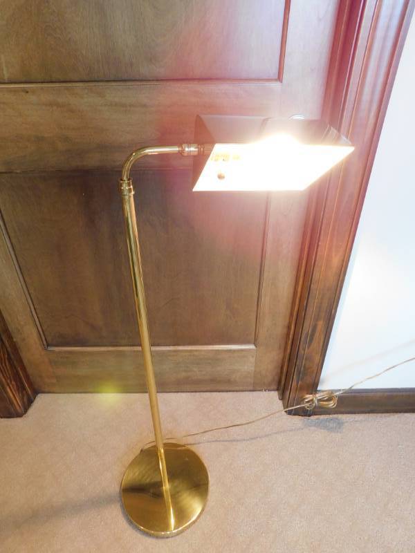 lot 3501 image: Adjustable Height Brass Electric Lamp