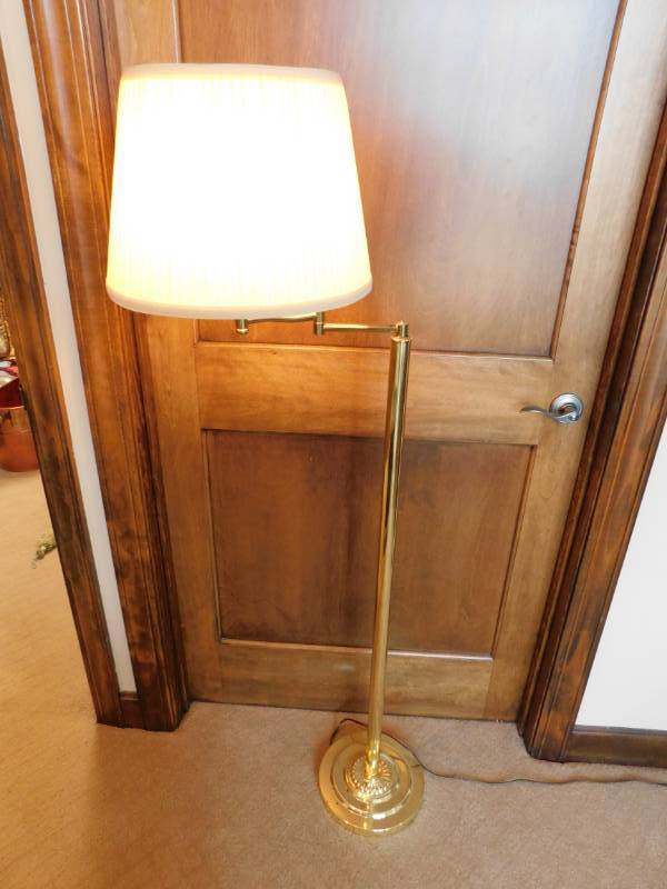 lot 3503 image: Brass Electric Lamp