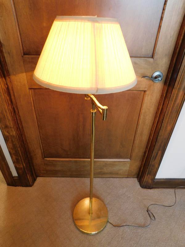 lot 3507 image: Brass Electric Lamp