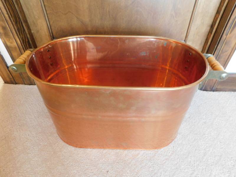 lot 3510 image: Copper Bin with Wood Handles