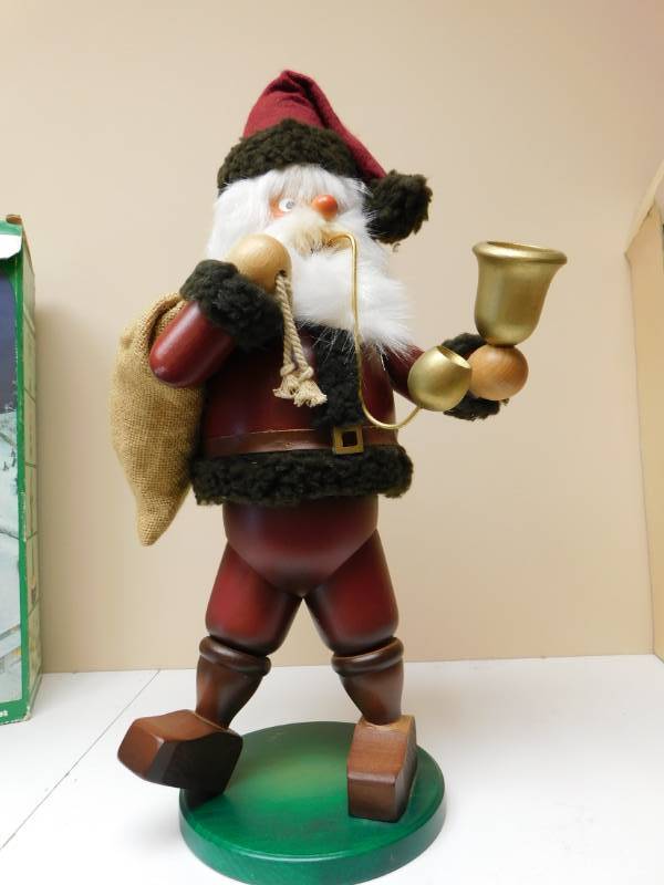 lot 3523 image: Wood Santa Clause