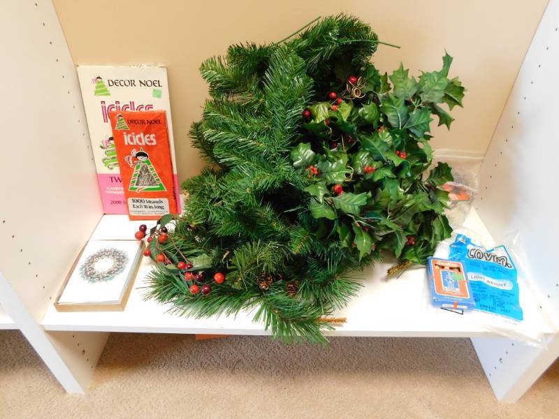lot 3531 image: J & M Martinez Christmas Cards and Christmas Decorations