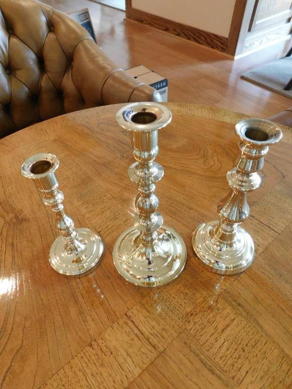 lot 3550 image: 3 Brass Candle Stick Holders