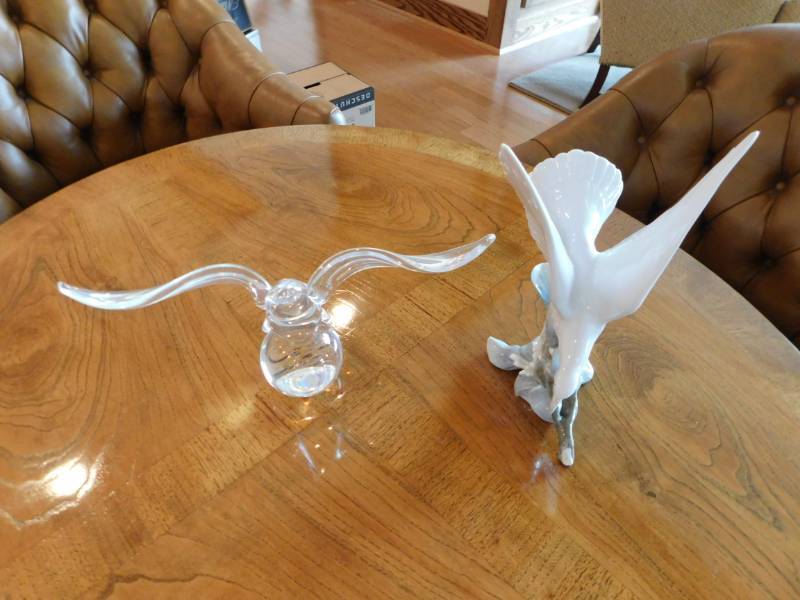 lot 3557 image: Crystal Eagle Art and Lladro Hand Crafted Ceramic Bird Art