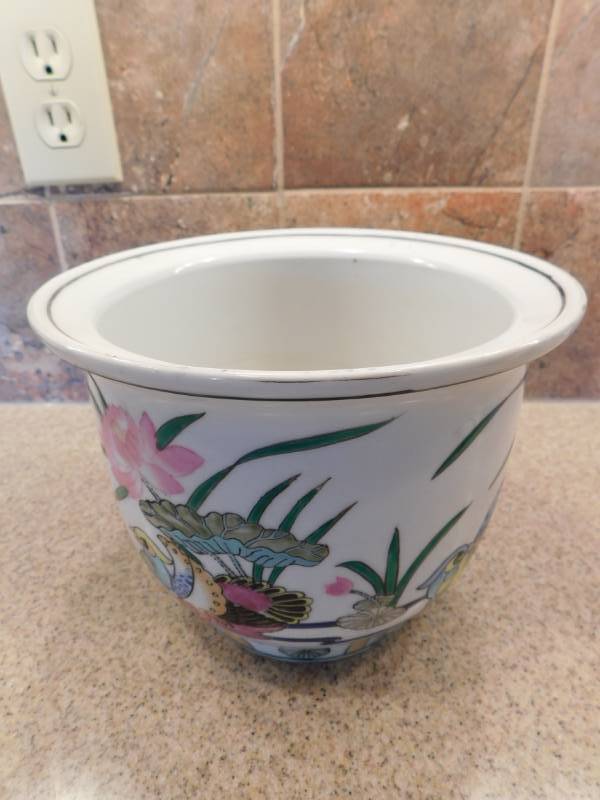 lot 3562 image: Porcelain Vase