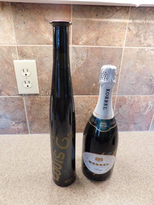 lot 3563 image: Louis G II Sealed Bottle and Korbel Champagne