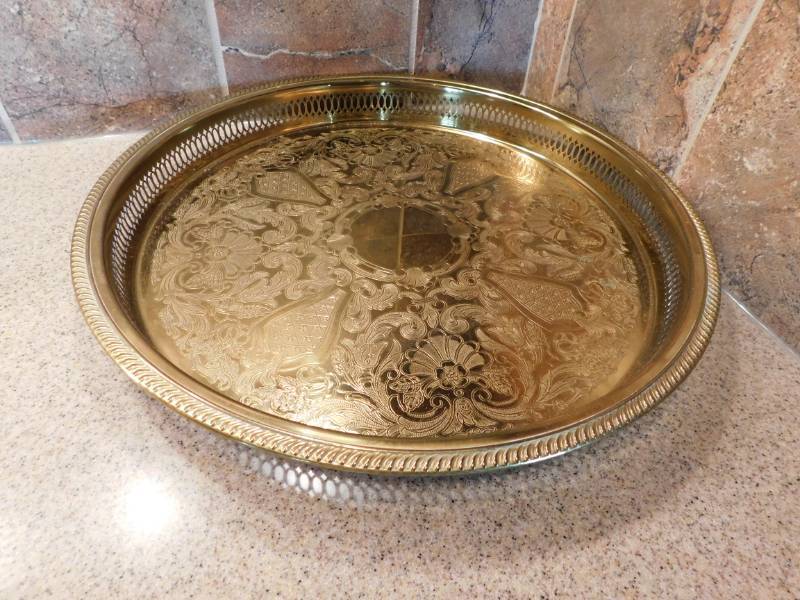 lot 3570 image: Round Brass Serving Platter