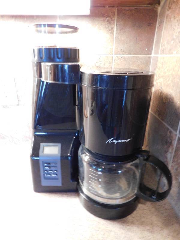 lot 3573 image: Capresso Coffee Brewer with Grinder