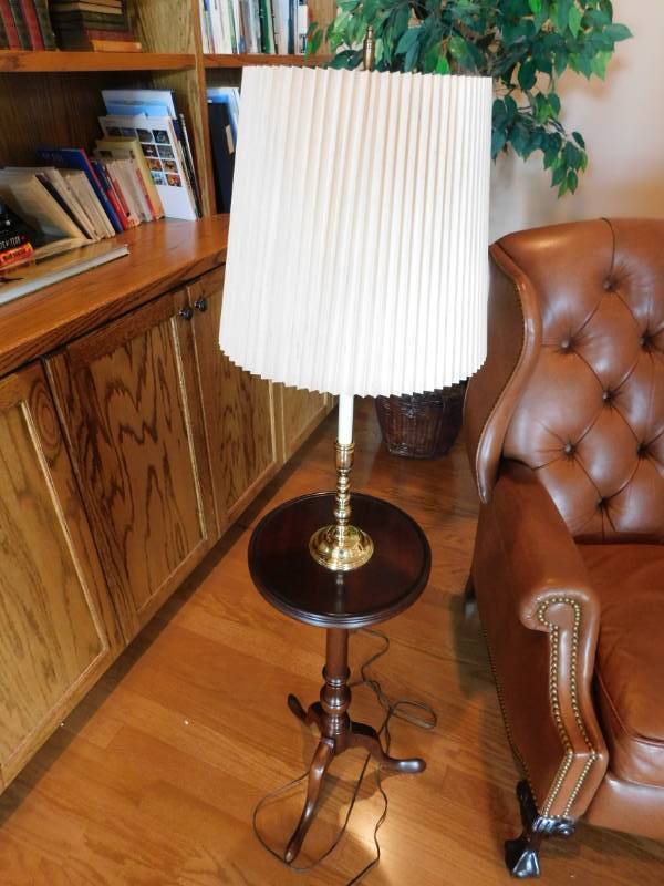 lot 3343 image: Knob Creek Wood Stand with Electric Lamp Combo