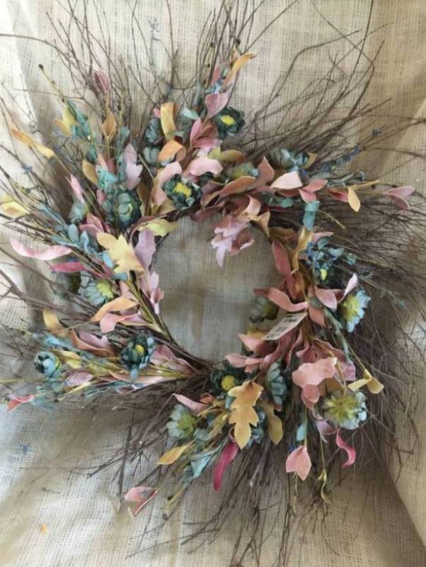 lot 2013 image: Beautiful Spring Twig Wreath