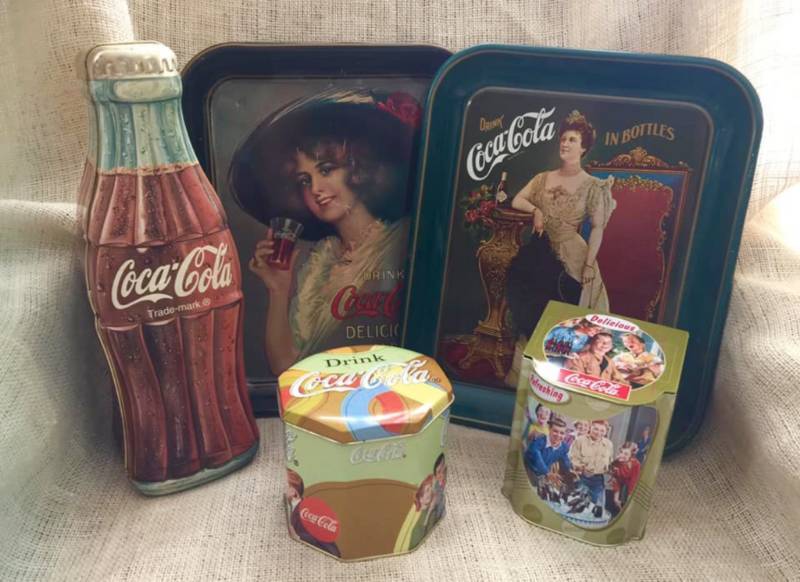 lot 2016 image: Assortment of Coca Cola trays and tins