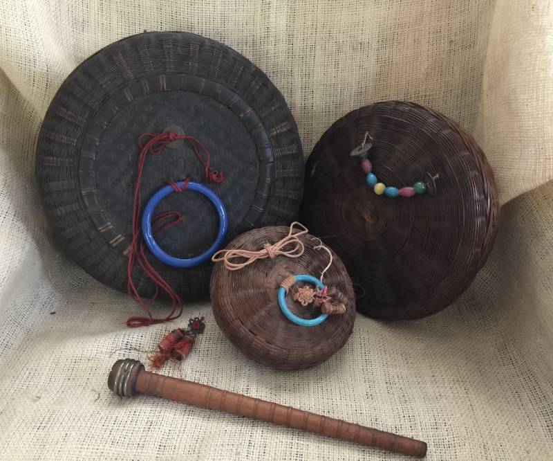 lot 2042 image: Set of vintage sewing baskets and spindle