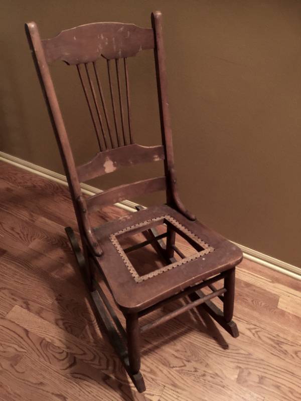 lot 2068 image: Antique wood rocking chair