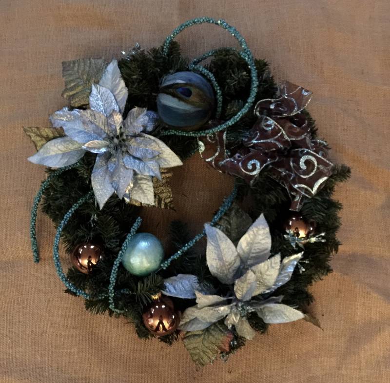 lot 2069 image: Holiday Decor 20 Christmas Wreath