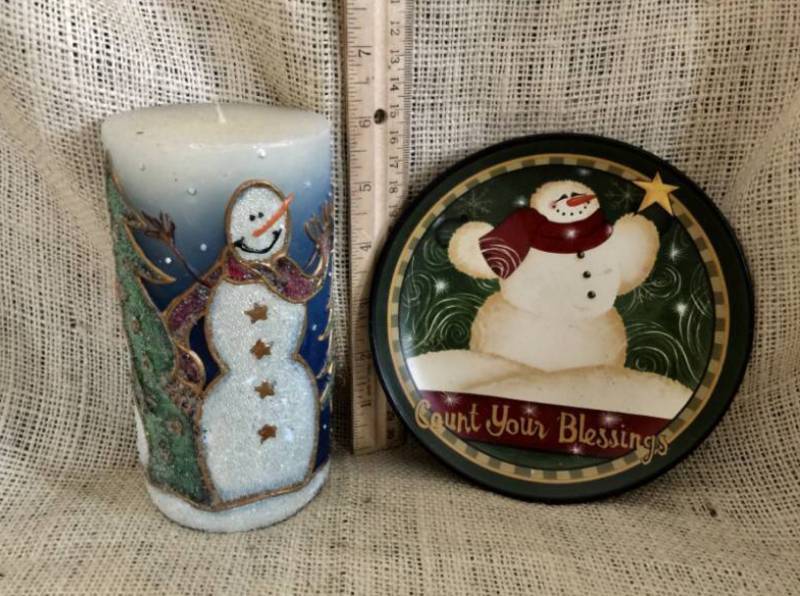 lot 2071 image: Adorable Snowman Candle and collectors plate