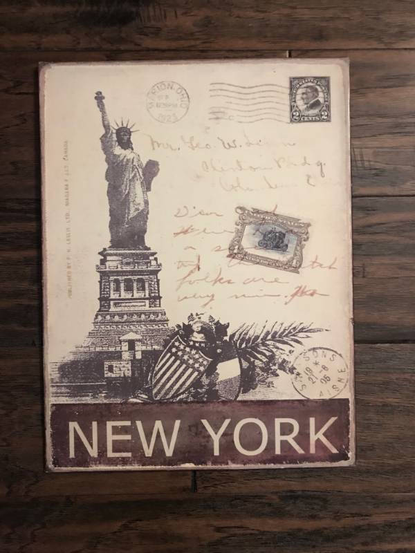 lot 2082 image: New York Statute of Liberty Tin Wall Decor
