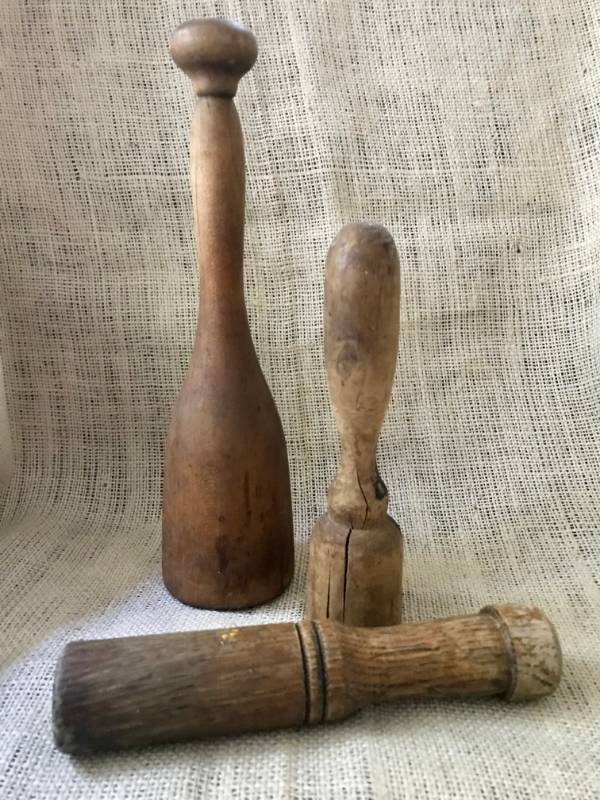 lot 2104 image: Set of 3 Vintage Wooden Utensils