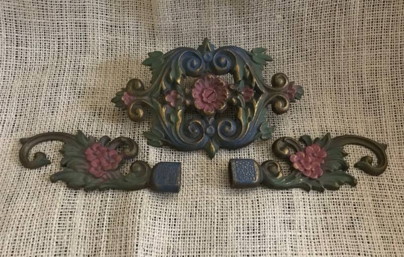 lot 2107 image: Vintage decorative curtain rod hardware