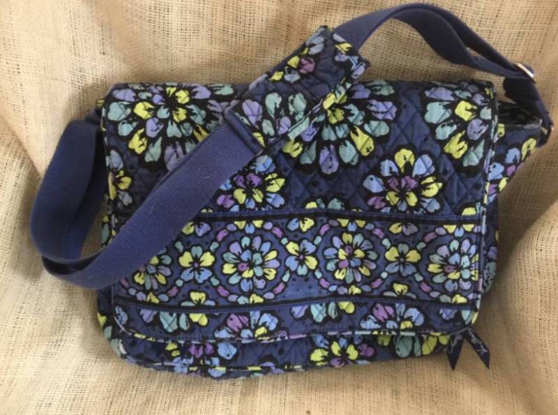 lot 2121 image: Blue quilted print bagpurse